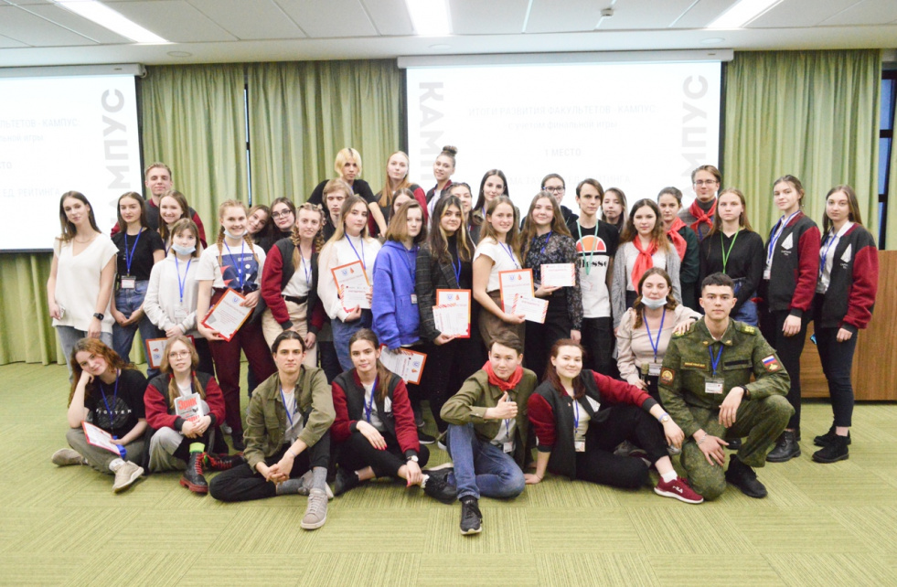 Томские 11-классники попробовали себя в роли предпринимателей в ИЭМ