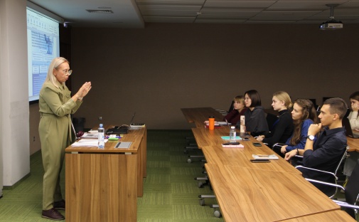 Выпускница ЭФ ТГУ, профессор Елена Новоселова рассказала студентам ИЭМ о финансовых инновациях
