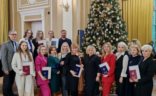 Graduates of Two IEM Programs Receive Diplomas Marking Completion of Studies