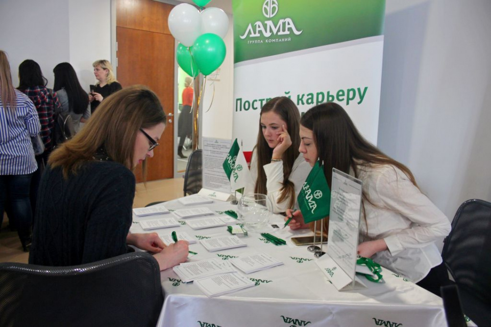 The Career Day in IEM helped students to establish contacts with potential employers