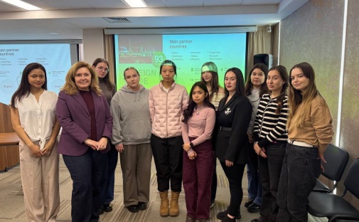 Master's Students of "International Management" Meet with Expert on Foreign Economic Activity of Tomsk Region