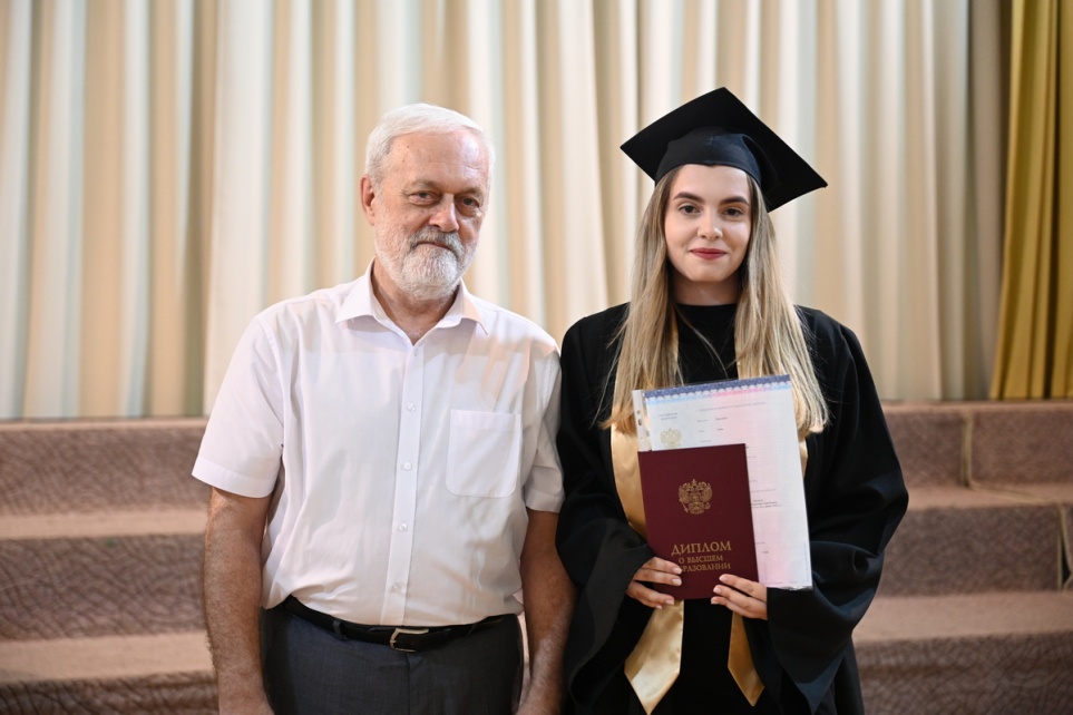 Выпускники ИЭМ 2025 года — об alma mater, о планах на будущее и с пожеланиями абитуриентам