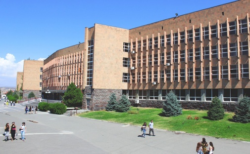 Профессор ИЭМ выступила официальным оппонентом на защите докторской диссертации в Российско-Армянском университете (Ереван)
